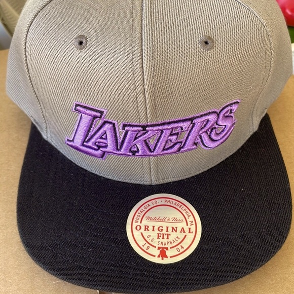 LOS ANGELES LAKERS HAT